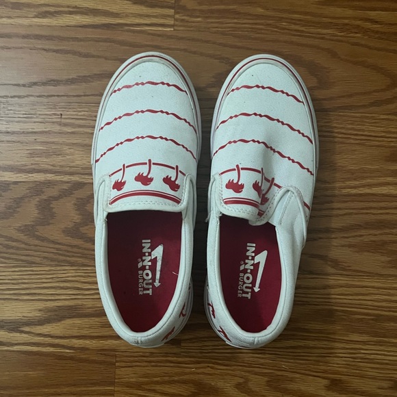 In n Out kids shoes - Picture 1 of 4